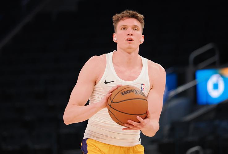 比尔：能否出战最后一场季前赛要听从队医的决定