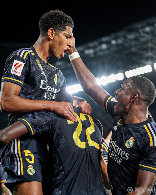 多特vs哥本哈根首发：吉拉西先发，小贝林厄姆、布兰特出战