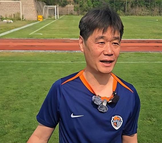 李霄鹏为国安辩护:我也经常在主场被喊下课 球迷应该保持宽容