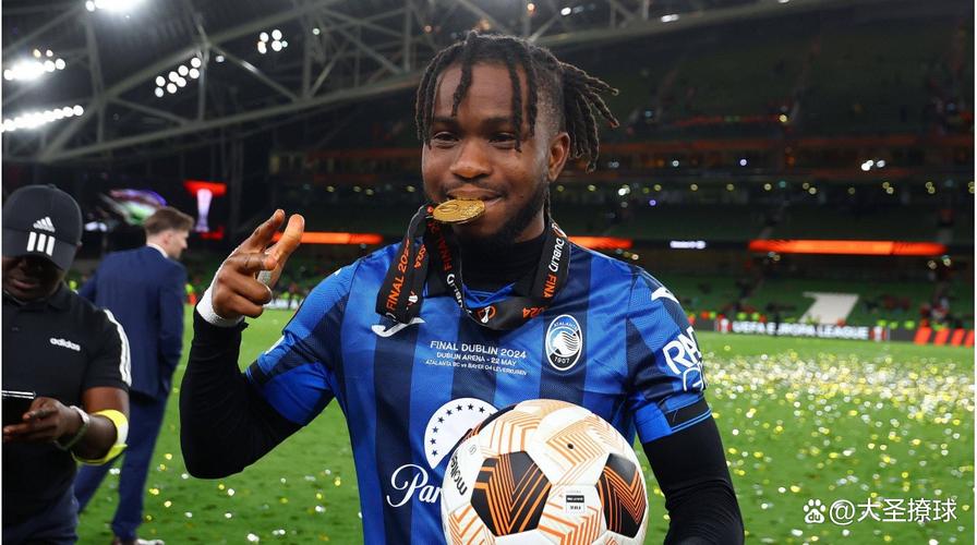 这球精彩！卢克曼小角度爆射上角得手，亚特兰大扳平米兰