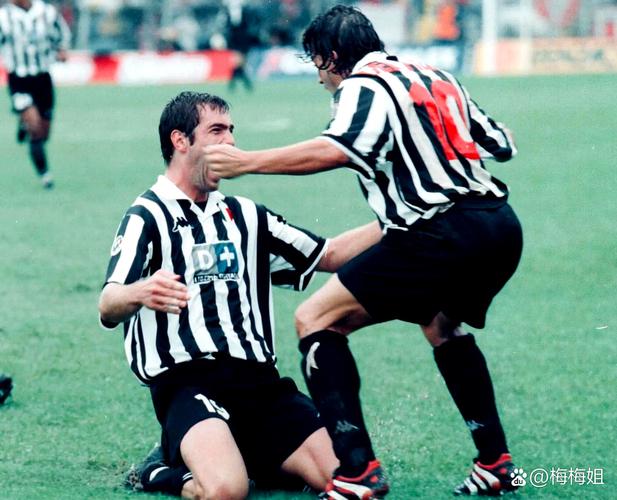 记者：科莫利认为图多尔战绩未达标、新援未融入、失去对球队掌控