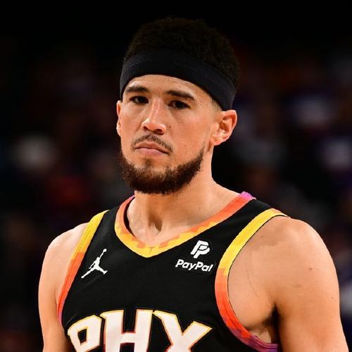 详细阅读:打得艰难!布克半场7中4拿到13分2板4助 4次失误 打得艰难!布克半场7中4拿到13分2板4助 4次失误