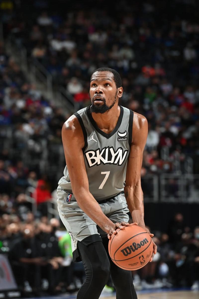 几岁开始打球？杜兰特调侃美女主持：8岁才开始 那时我还不能扣篮