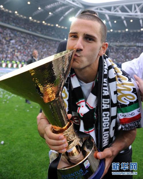 确实不擅欧冠😅孔蒂执教6届欧冠3度小组淘汰,带拿波里4场仅1胜