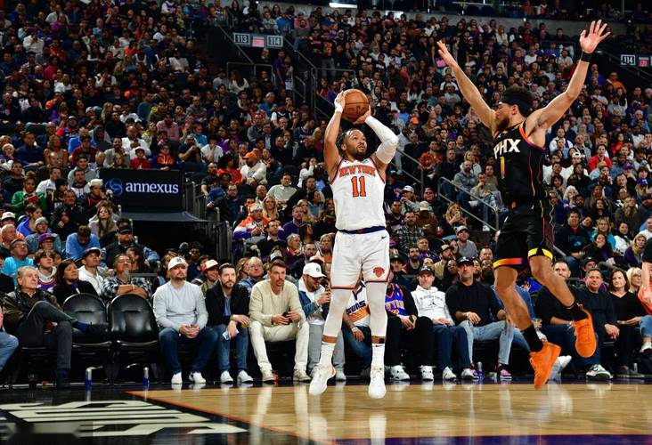 详细阅读:布克:与球队信任往往始于场外 夏天大家都待在队里投入训练 布克:与球队信任往往始于场外 夏天大家都待在队里投入训练