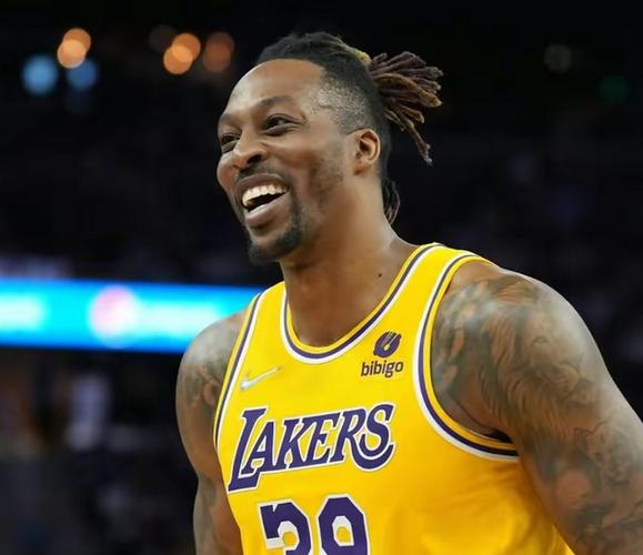 详细阅读:霍华德:现在退役了就防不了约基奇了 但是练练打NBA没问题 霍华德:现在退役了就防不了约基奇了 但是练练打NBA没问题