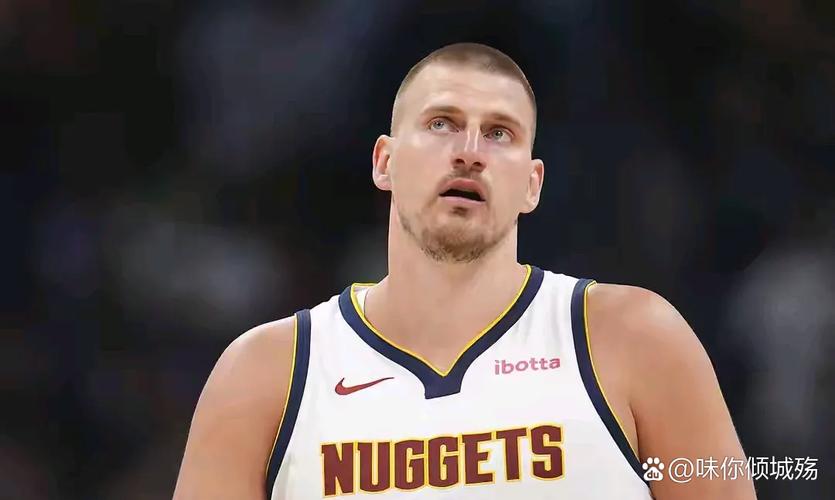 详细阅读:看你躲不躲!约基奇迎着小萨脑袋传球助攻戈登 小萨躲球目送得分 看你躲不躲!约基奇迎着小萨脑袋传球助攻戈登 小萨躲球目送得分