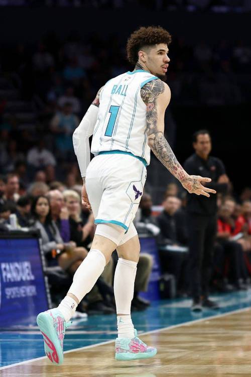 无力回天！克拉克斯顿6中6贡献19分8板7助 罚球12中7