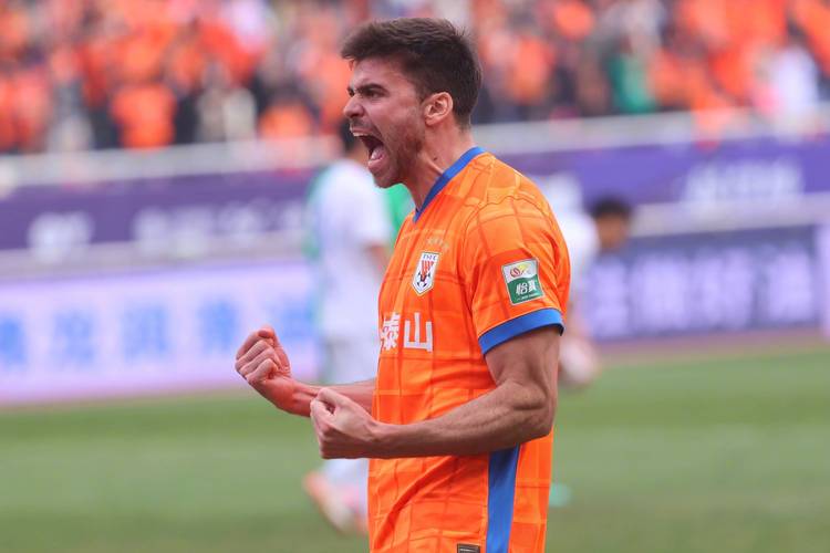 详细阅读:鲁媒:泽卡新赛季大概率留泰山 他是球队进攻端体系作用最强球员 鲁媒:泽卡新赛季大概率留泰山 他是球队进攻端体系作用最强球员