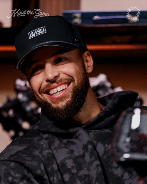 詹姆斯打趣:库里不仅毁了篮球也毁了联盟 现在一场投50、60三分