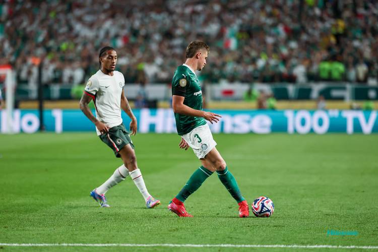 1进球3过人成功,埃斯特旺当选切尔西2-2卡拉巴赫一役全场最佳