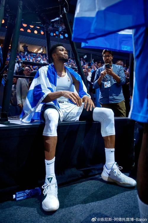 详细阅读:米勒打趣:如果我有字母哥的天赋 再加上我的跳投我就是GOAT 米勒打趣:如果我有字母哥的天赋 再加上我的跳投我就是GOAT