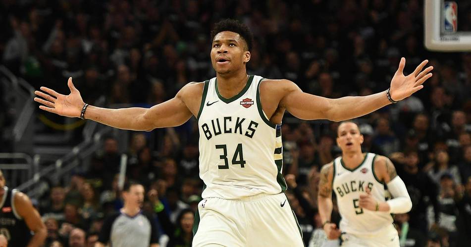 详细阅读:本赛季字母哥场均砍下32.3分12.6板6.3助 投篮命中率高达67.7% 本赛季字母哥场均砍下32.3分12.6板6.3助 投篮命中率高达67.7%