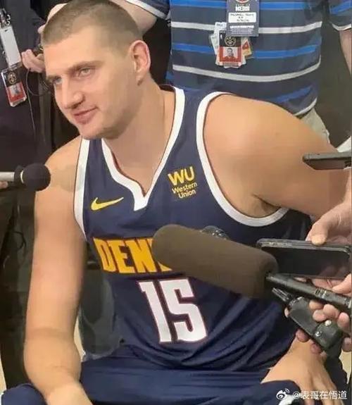 详细阅读:约维奇谈约基奇:他总笑话我热火很久没赢他们了 我要赢球堵他嘴 约维奇谈约基奇:他总笑话我热火很久没赢他们了 我要赢球堵他嘴