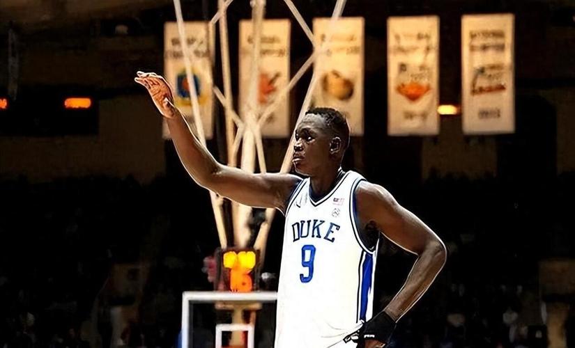 详细阅读:赛季一共打23分钟!太阳记者:要求重用马卢阿奇的呼声会越来越高 赛季一共打23分钟!太阳记者:要求重用马卢阿奇的呼声会越来越高