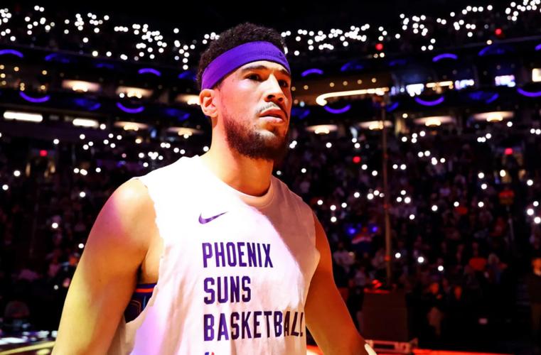 详细阅读:个人能力还是强!布克本赛季场均30分4板7.4助 三分命中率45.7% 个人能力还是强!布克本赛季场均30分4板7.4助 三分命中率45.7%